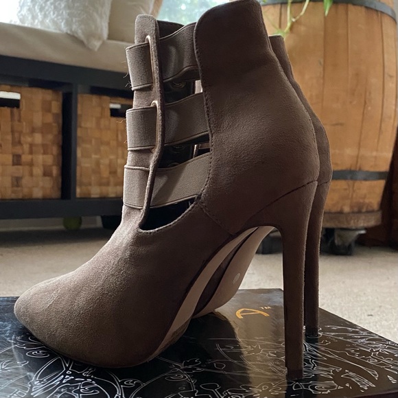 LILIANA Taupe/Nude/Beige/Tan STILETTO Ankle Booties/Boots/Shoes Size 7.5 - Picture 2 of 11